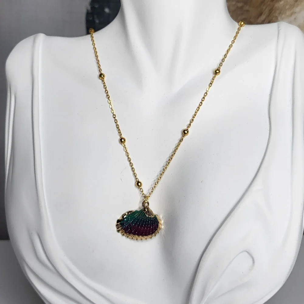 Colorful Shell pendant Necklace - Picture 4 of 4